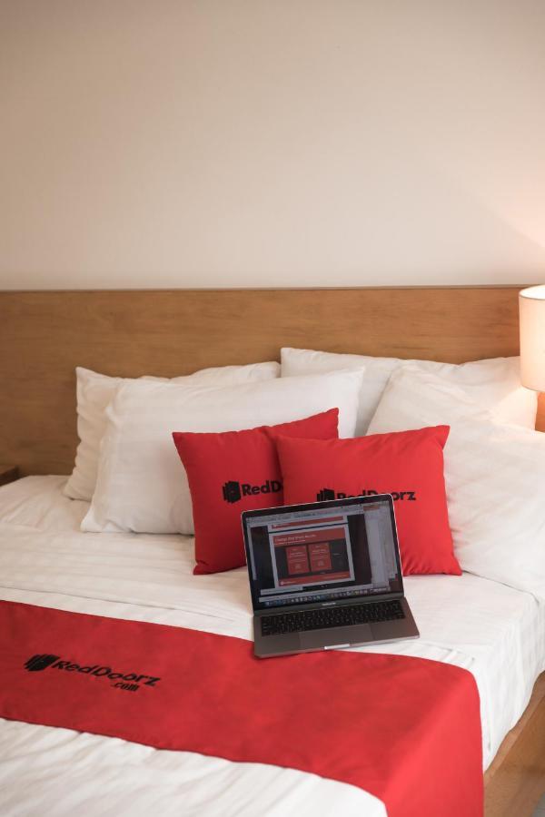 Reddoorz Hoang Minh Khách sạn TP. Hồ Chí Minh